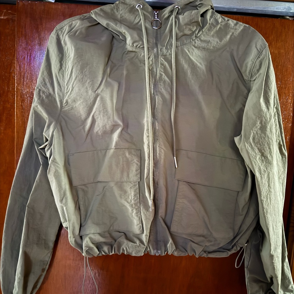 Love Tree Women’s cropped Olive Windbreaker Jacket